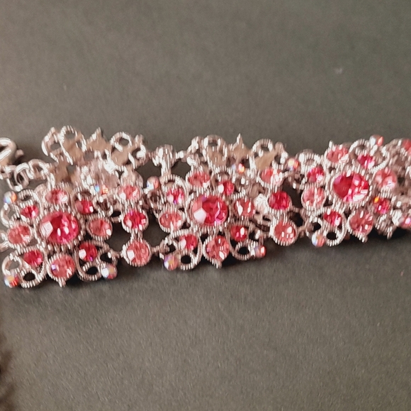 Vintage Style Pink Crystal Bracelet Extandable - Picture 5 of 6